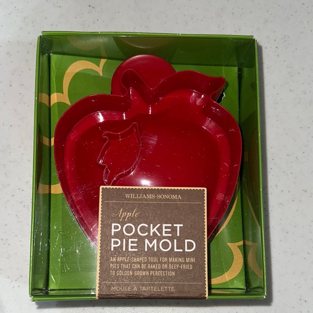 Williams Sonoma Red Apple Pie Mold